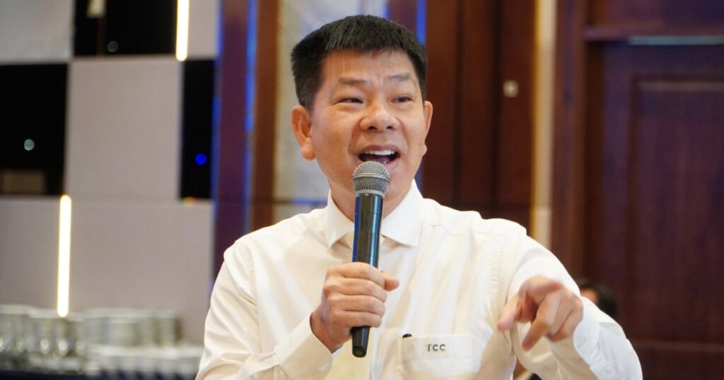ong le huu nghia tgd le thanh anh le tinh cropped 1791471654900